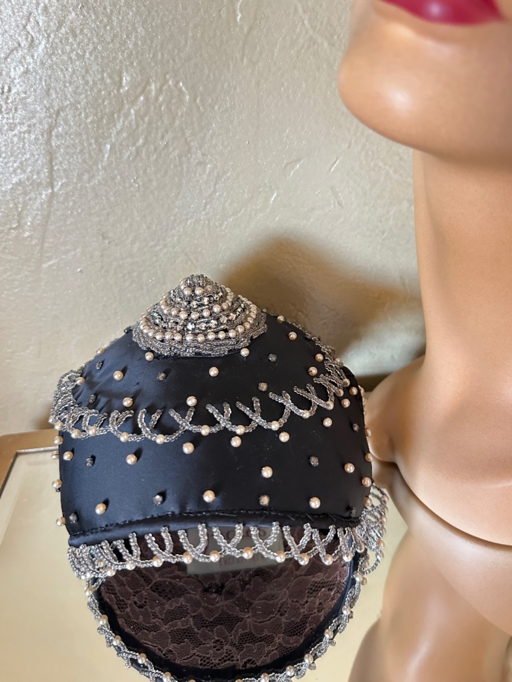 SENSATIONAL 1950s' BLACK SIAMESE STYLE FABRIC COCKTAIL HAT + BEADING/PEARLS - Picture 12 of 14